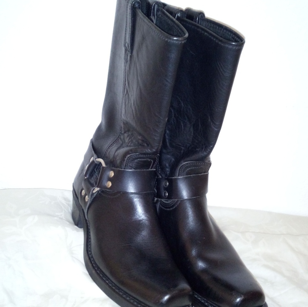 FRYE  BLACK LEATHER BOOTS IN PERFECT CONDITION